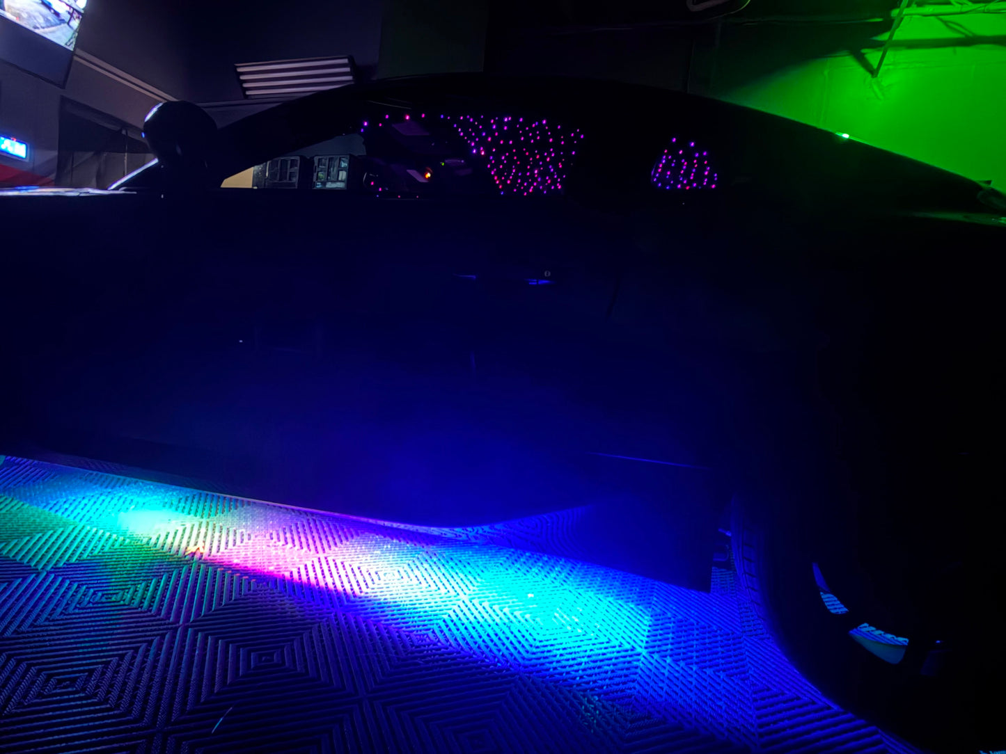 RGBIC Chasing Underglow